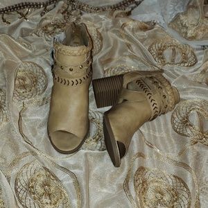 💛SALEEEE💛 Tan Boots 💛